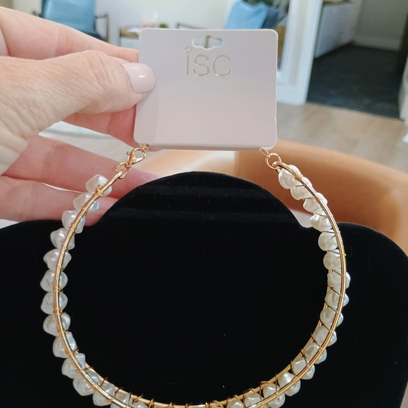 Pearl and Gold Choker with Red and Pink Accents - Picture 3 of 5